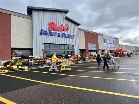 Blain's farm and fleet chippewa falls - Published: Sep. 15, 2021 at 5:42 PM PDT. CHIPPEWA FALLS, Wis. (WEAU) - One store in the Chippewa Valley is celebrating a major milestone. Blain’s Farm & Fleet’s location in …